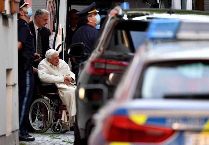  Benedicto XVI cumple 95 años, débil de salud pero con lucidez