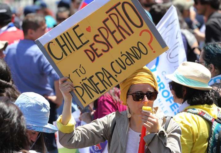 Cientos de personas vuelven a manifestarse en las calles de Chile 