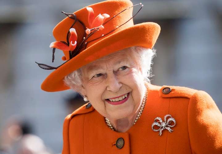  Isabel II rechaza el premio "Anciana del año" porque no se siente vieja