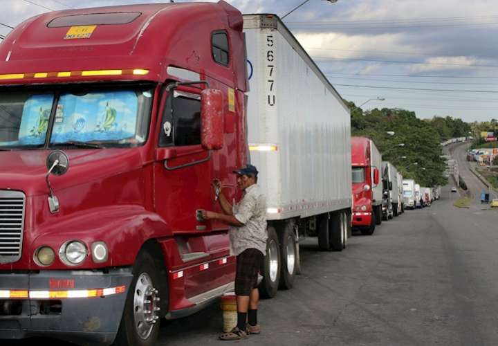 Protesta en Costa Rica afecta a 400 transportista de carga panameños. 