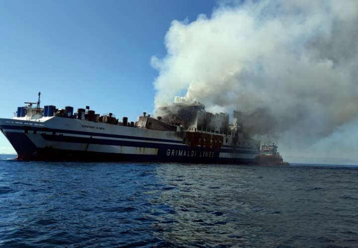 Reanudan la búsqueda de desaparecidos en ferry incendiado en Grecia