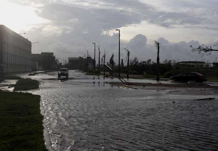 Karen descarga fuerte lluvia en Puerto Rico e Islas Vírgenes estadounidenses