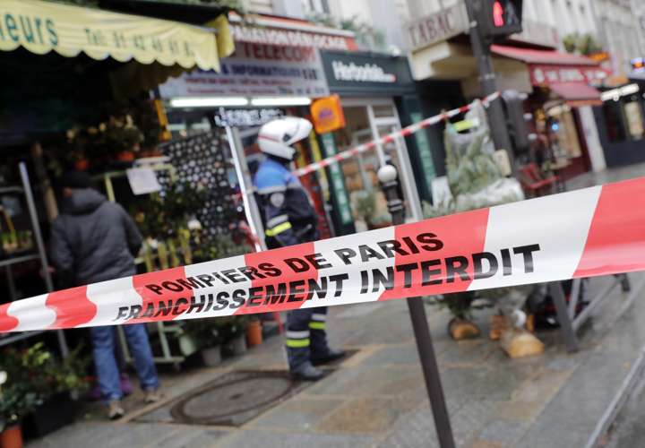 Hombre fichado por violencia racista mata a tres kurdos en París