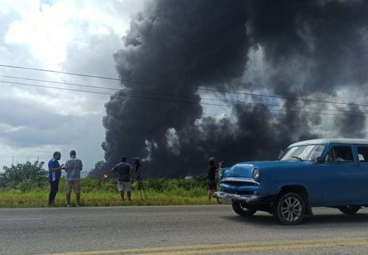 17 bomberos cubanos están desaparecidos en un incendio en Matanzas