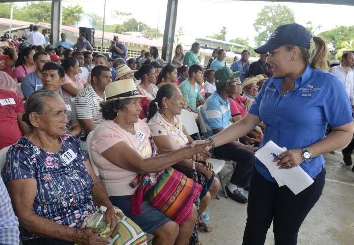 Miviot entrega más de 2 mil viviendas a humildes panameños 