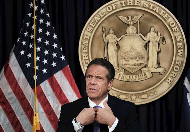  El gobernador de Nueva York afronta investigación criminal y resta apoyos