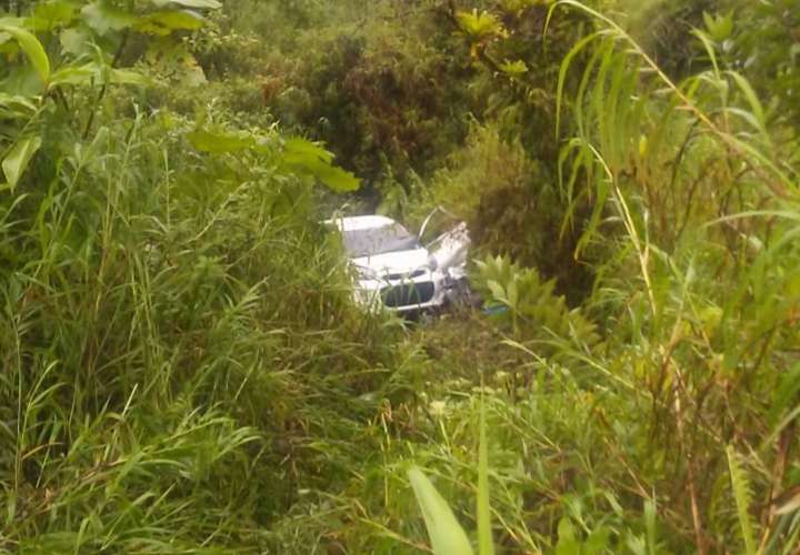 Vista del accidente registrado en el sector conocido como &quot; Cabello de Angel&quot; vía hacia Bocas del Toro. Foto: Mayra Madrid
