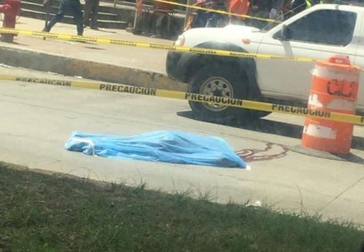 Hombre muere al lanzarse de la estación del metro en San Miguelito