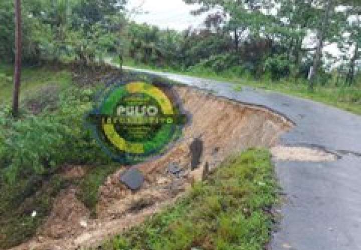 Inundaciones y deslizamientos de tierra en Bocas; carretera colapsó 