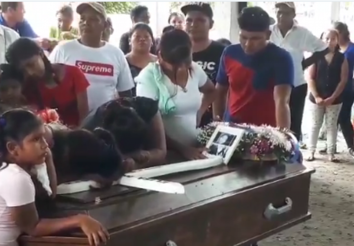 Piden justicia en sepelio de mujer brutalmente asesinada en Barú