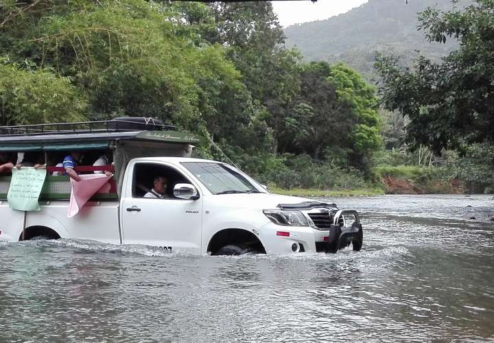 Pobladores reclaman construcción de puente