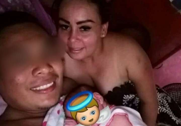 Mujer se tomó una selfie junto a su pareja y la bebé que se robó