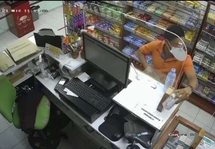 Se roba alcancía de la iglesia en una farmacia  [Video]