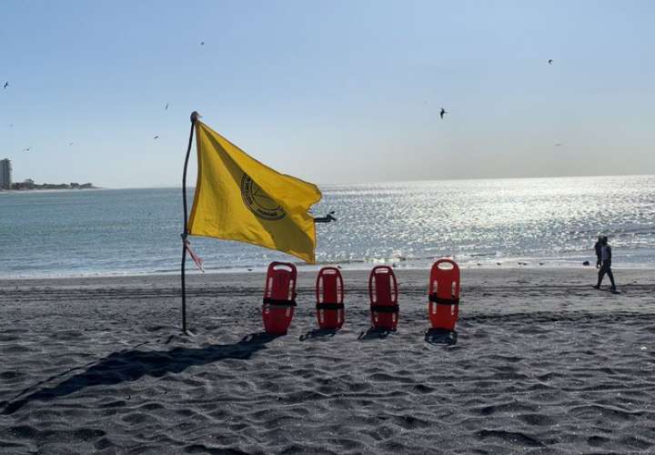 Colocan bandera amarilla en varias playas por oleajes