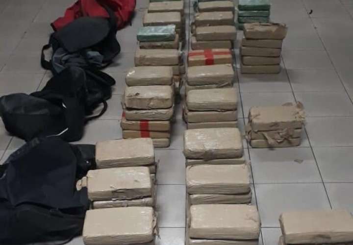 Hallan 169 paquetes de cocaína en una ambulancia