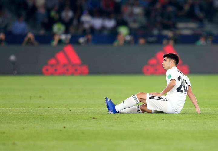 Marco Asensio cae lesionado durante la semifinal del Mundial de Clubes . Foto: EFE