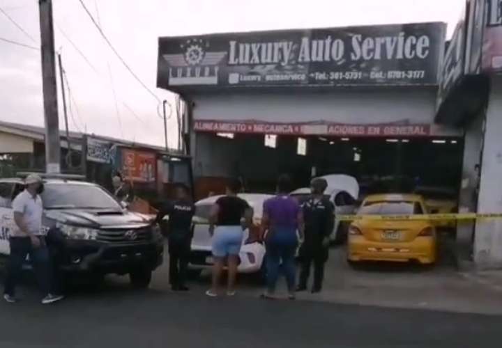 Según testigo, varios sujetos llegaron hasta el taller y dispararon contra la víctima. Captura de video: Grupo Élite.