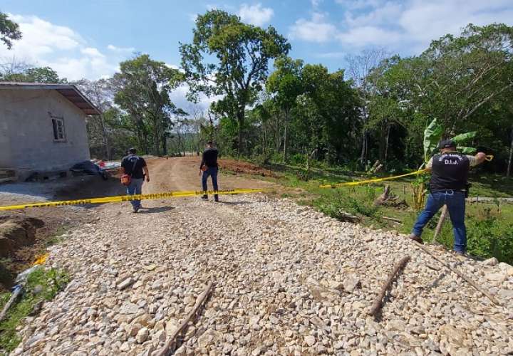 Vista general de la entrada de la finca en donde ocurrió el crimen.