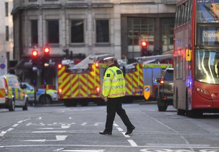 Tres muertos en el atentado terrorista en el puente de Londres