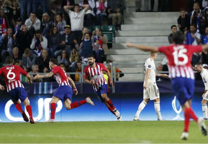 Jugadores del Atlético de Madrid celebran uno de los goles anotados en el partido. Foto: EFE