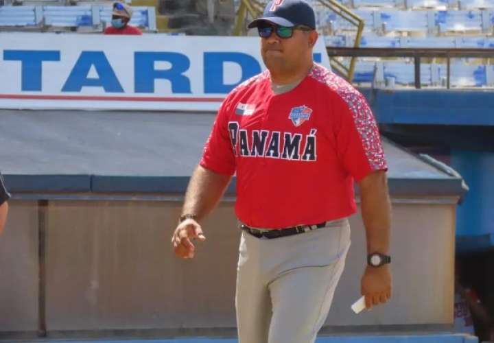 Audes De León, director técnico de la selección U-15 de Panamá. Foto: Fedebeis