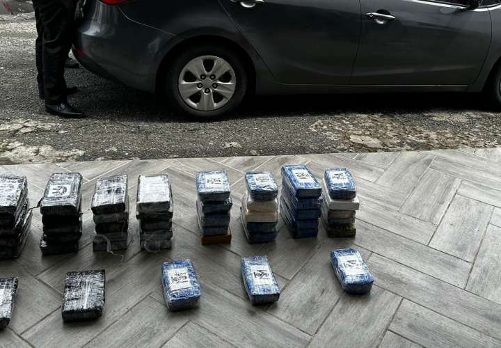 Se contabilizaron 45 paquetes de droga en el maletero del auto.