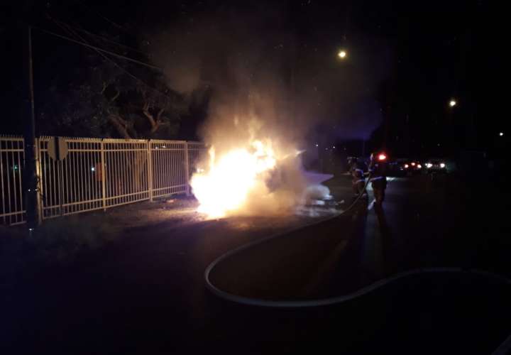 Bomberos: Más de 343 autos incendiados en el país