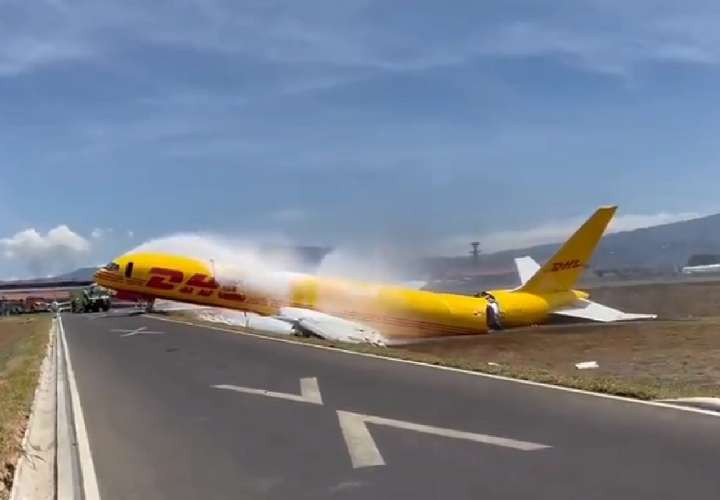 Un avión de carga sufre un accidente en aeropuerto de Costa Rica