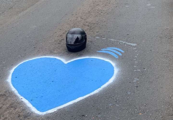  Pintan "corazón azul" en memoria de motorizado [Video]