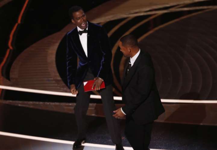 Los Óscar condenan la bofetada de Will Smith y estudiarán un castigo