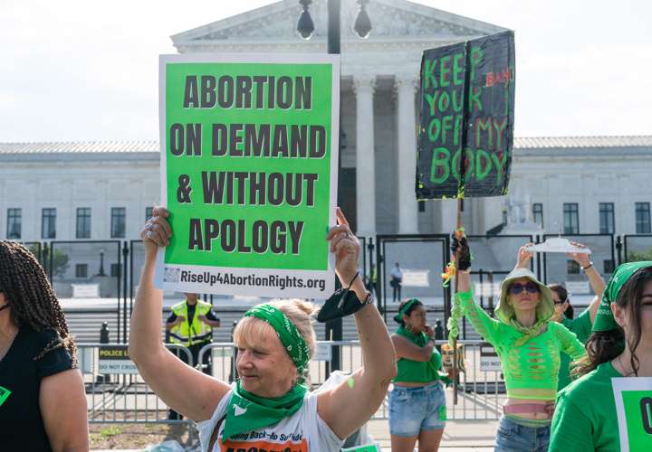Jueza de Indiana también bloquea la prohibición al aborto