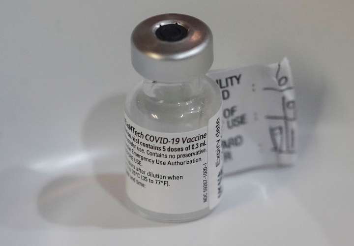 Mañana a medianoche llegan 67,860 vacunas de Pfizer