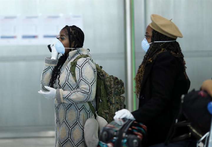  Largas colas por nuevas restricciones en vuelos de Brasil, Chile y Argentina