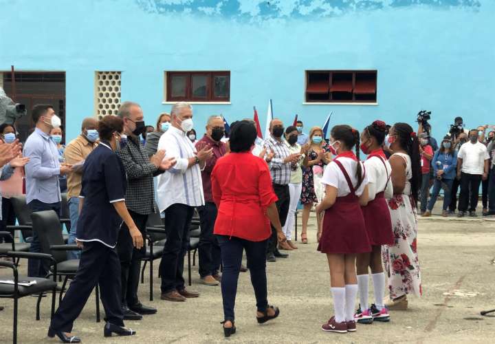 Más de 700 mil alumnos regresan a clases en Cuba 
