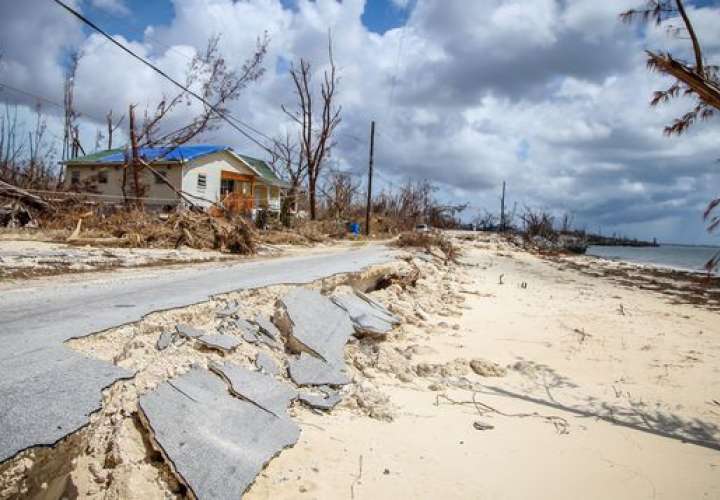 Bahamas estima en 90 millones de dólares daños a centros de salud por huracán