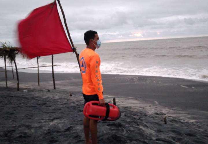 Colocan bandera roja en las provincias de Herrera, Panamá y Panamá Oeste