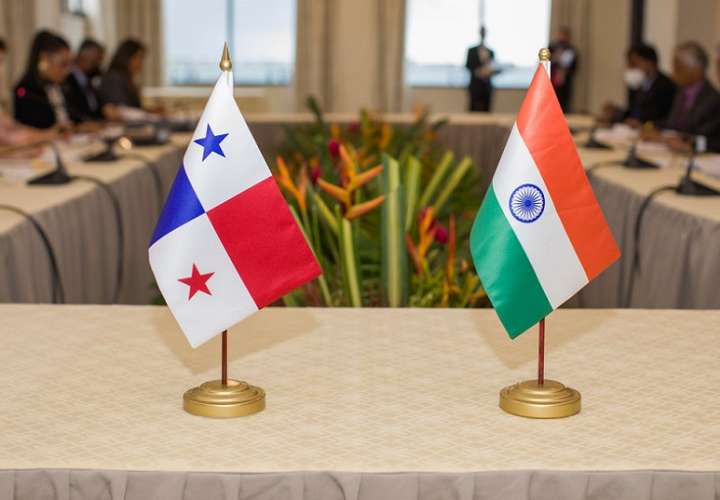 Banderas de Panamá e India. Foto: Embajada de India.