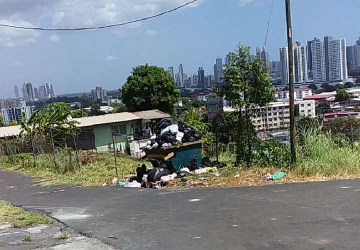Vista general del basurero en calle quinta Río Abajo.