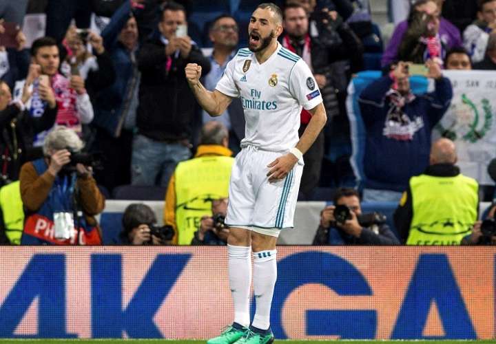 El delantero francés del Real Madrid Karim Benzema celebra el segundo gol de su equipo. Foto: EFE