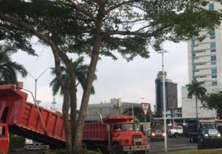 Camioneros reabren Cinta Costera después de bloquearla por más de una hora
