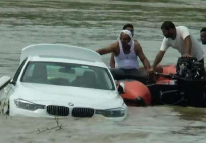 Hunde en río un BMW regalado por sus padres porque quería un Jaguar (Video)