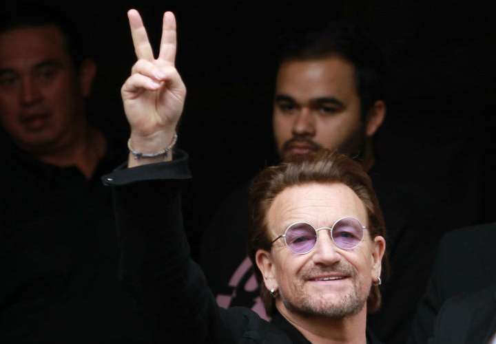 Bono retoma su gira tras pérdida de voz
