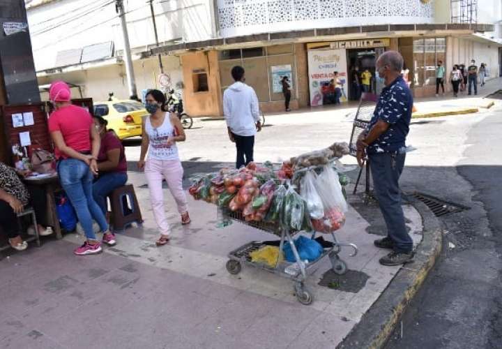 Bajo la lupa, vendedores de comidas y frutas en Chiriquí