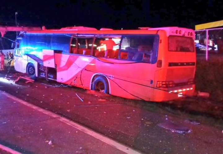 Autobús que transportaba 6e migrantes se accidenta, 5 lesionados
