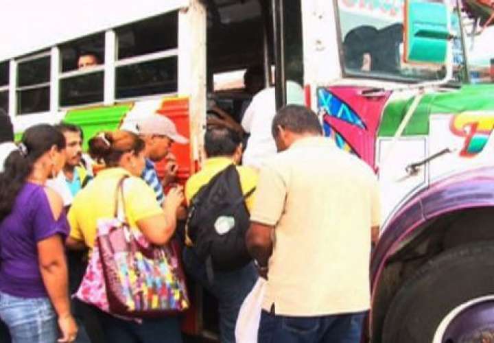 Transportistas de Panamá Oeste exigen bonos solidarios porque las cuentas no dan