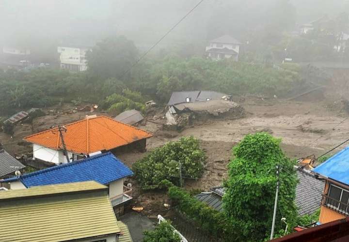  Las lluvias récord en Japón dejan 2 muertos y una veintena de desaparecidos