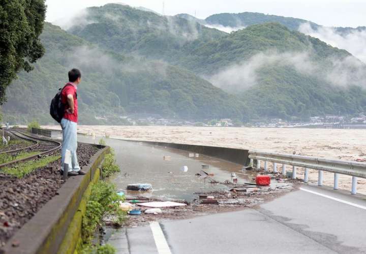  Al menos 15 muertos y 9 desaparecidos por fuertes lluvias en Japón