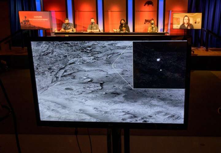  El Perseverance toma la primera foto en color de la superficie de Marte