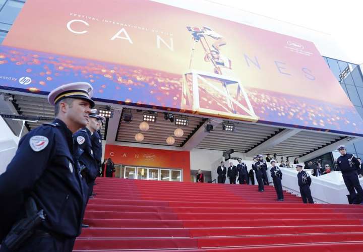  Cannes cambia su alfombra roja por un mensaje de gracias a los sanitarios