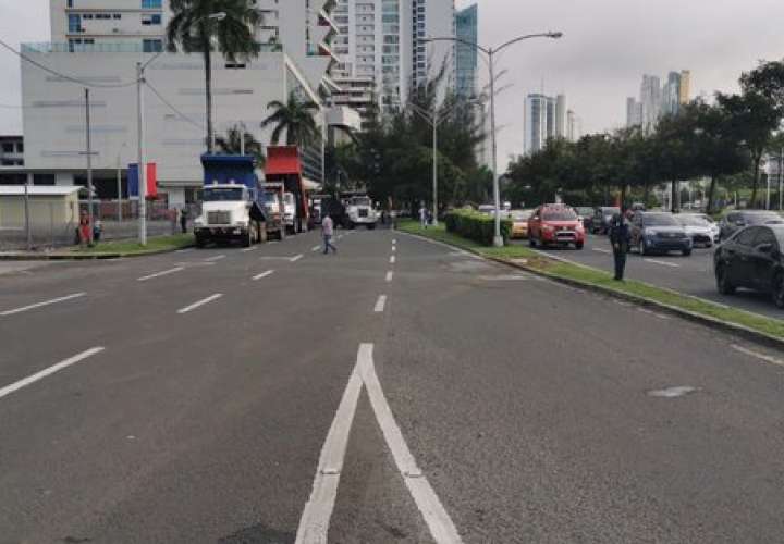 Camioneros reabren Cinta Costera después de bloquearla por más de una hora